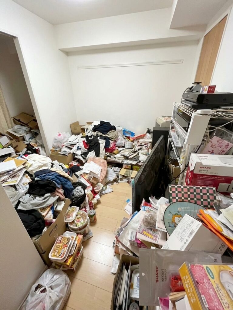 ゴミ屋敷片付け｜北海道蘭越町4DK二世帯住宅Ｉ.Ｈ様の作業事例 Before