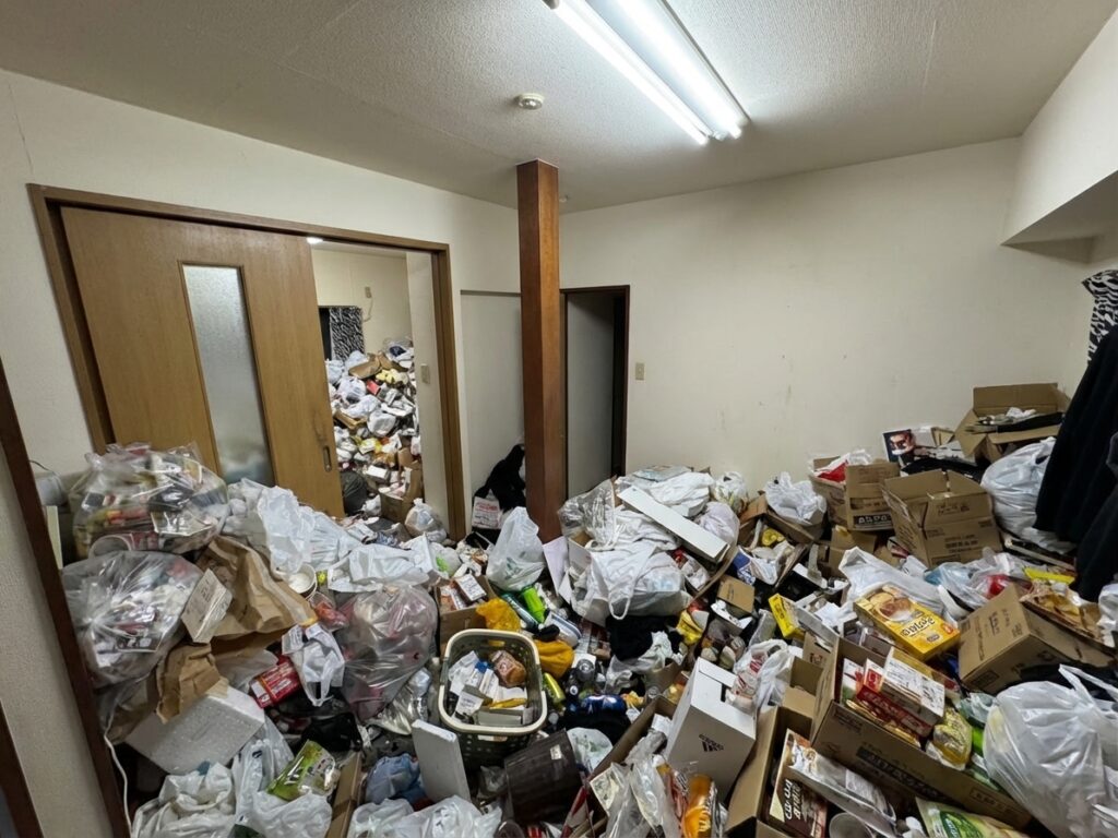 ゴミ屋敷片付け｜北海道豊富町5LDK以上マンションＫ.Ｙ様の作業事例 Before