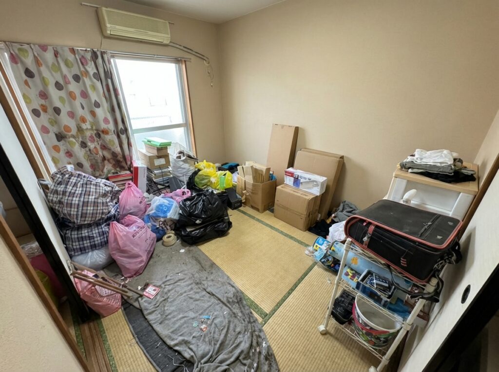 ゴミ屋敷片付け｜北海道鹿部町1R（ワンルーム）マンションＡ.Ｊ様の作業事例 Before