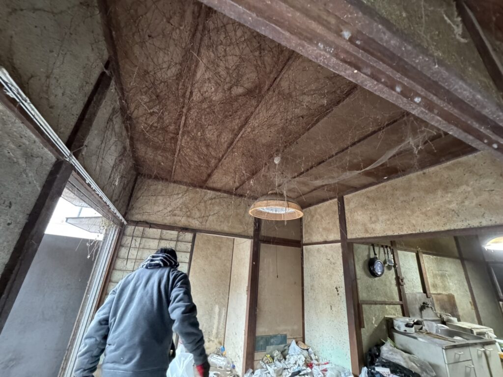 遺品整理｜大阪府大阪市旭区1KマンションＴ.Ｈ様の作業事例 Before