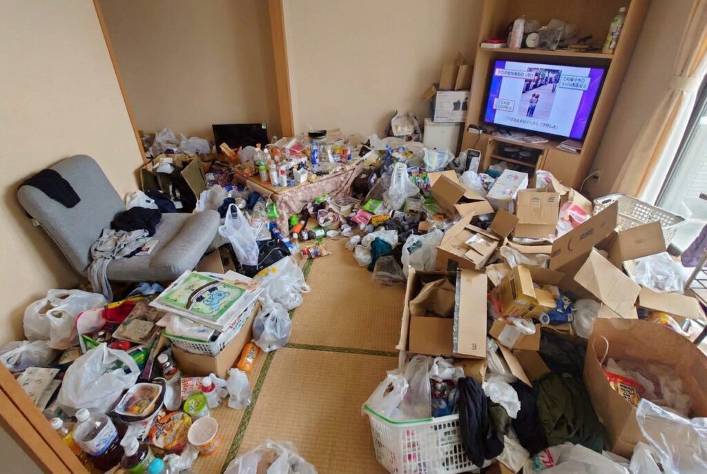 ゴミ屋敷片付け｜宮崎県川南町1R（ワンルーム）マンションＵ.Ｙ様の作業事例 Before