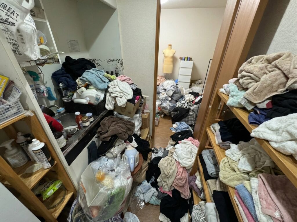 ゴミ屋敷片付け｜山口県防府市5LDK以上戸建て（一軒家）Ｎ.Ｎ様の作業事例 Before