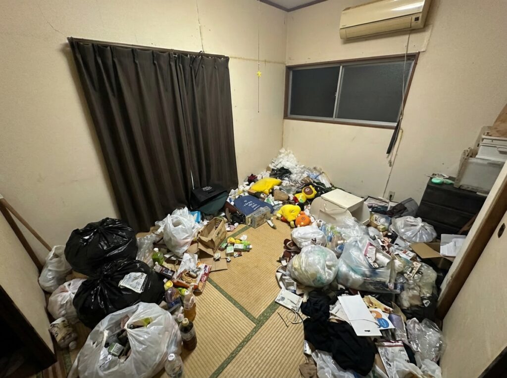 ゴミ屋敷片付け｜山形県遊佐町1R（ワンルーム）アパートＹ.Ｅ様の作業事例 Before