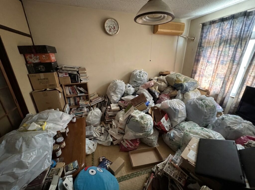 ゴミ屋敷片付け｜岡山県奈義町2DK戸建て（一軒家）Ｆ.Ｔ様の作業事例 Before