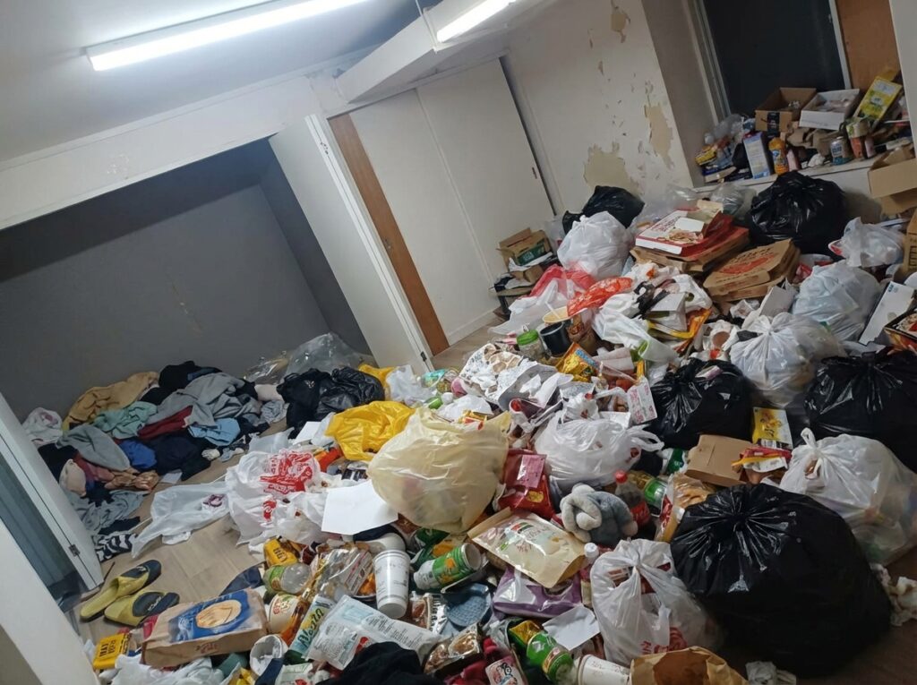ゴミ屋敷片付け｜岡山県岡山市北区3DKアパートＳ.Ｙ様の作業事例 Before