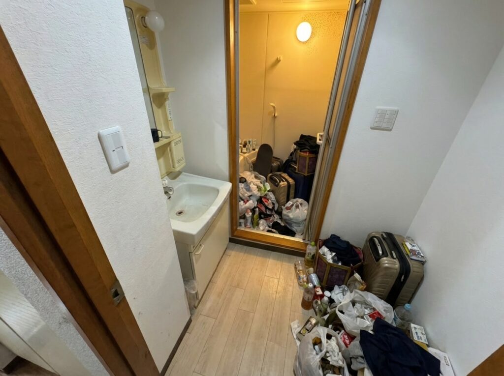 ゴミ屋敷片付け｜岡山県新庄村1DKマンションＴ.Ｓ様の作業事例 Before
