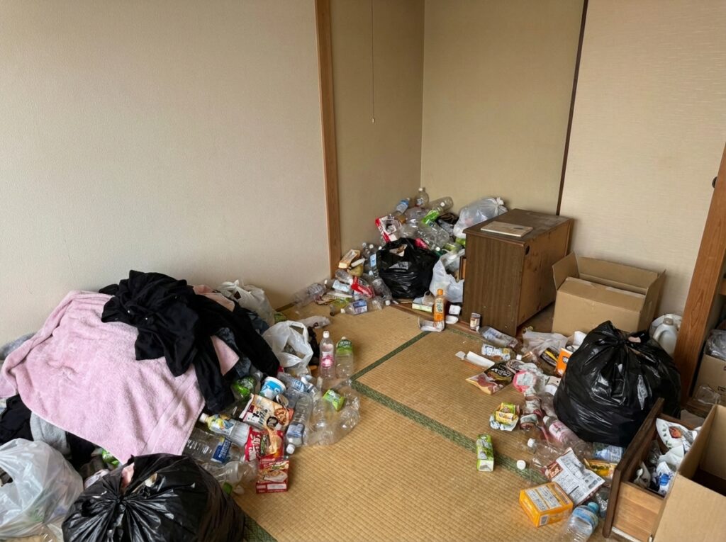ゴミ屋敷片付け｜岡山県新庄村1K戸建て（一軒家）Ｈ.Ｙ様の作業事例 Before