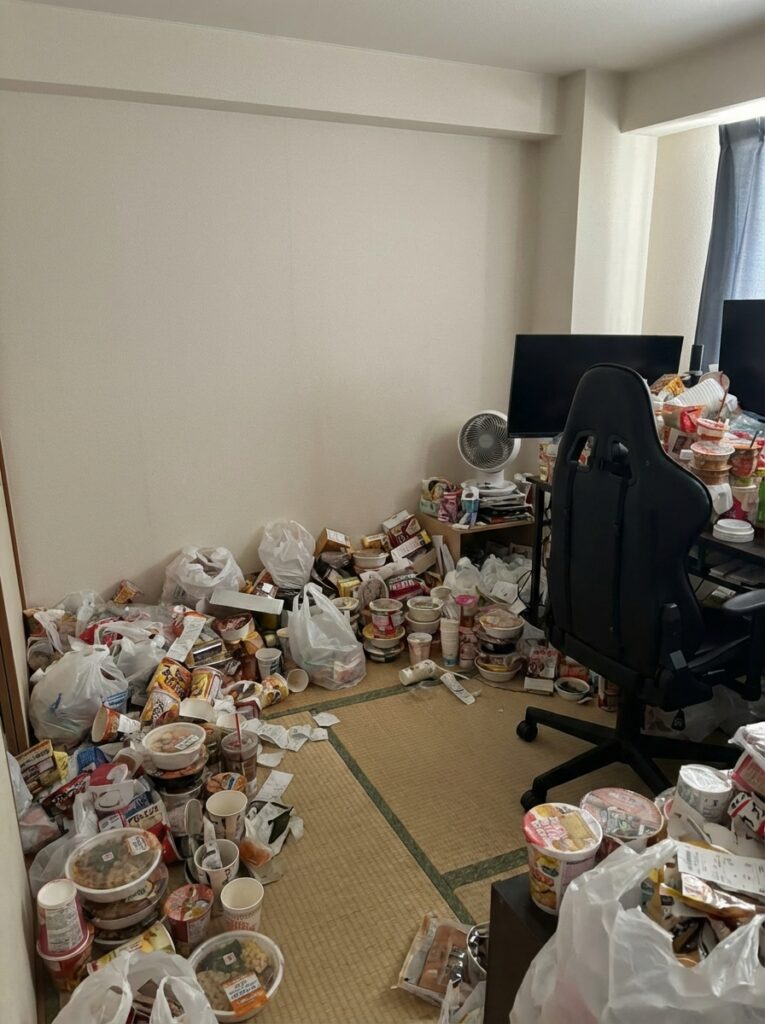ゴミ屋敷片付け｜岡山県津山市2LDKマンションＨ.Ｊ様の作業事例 Before