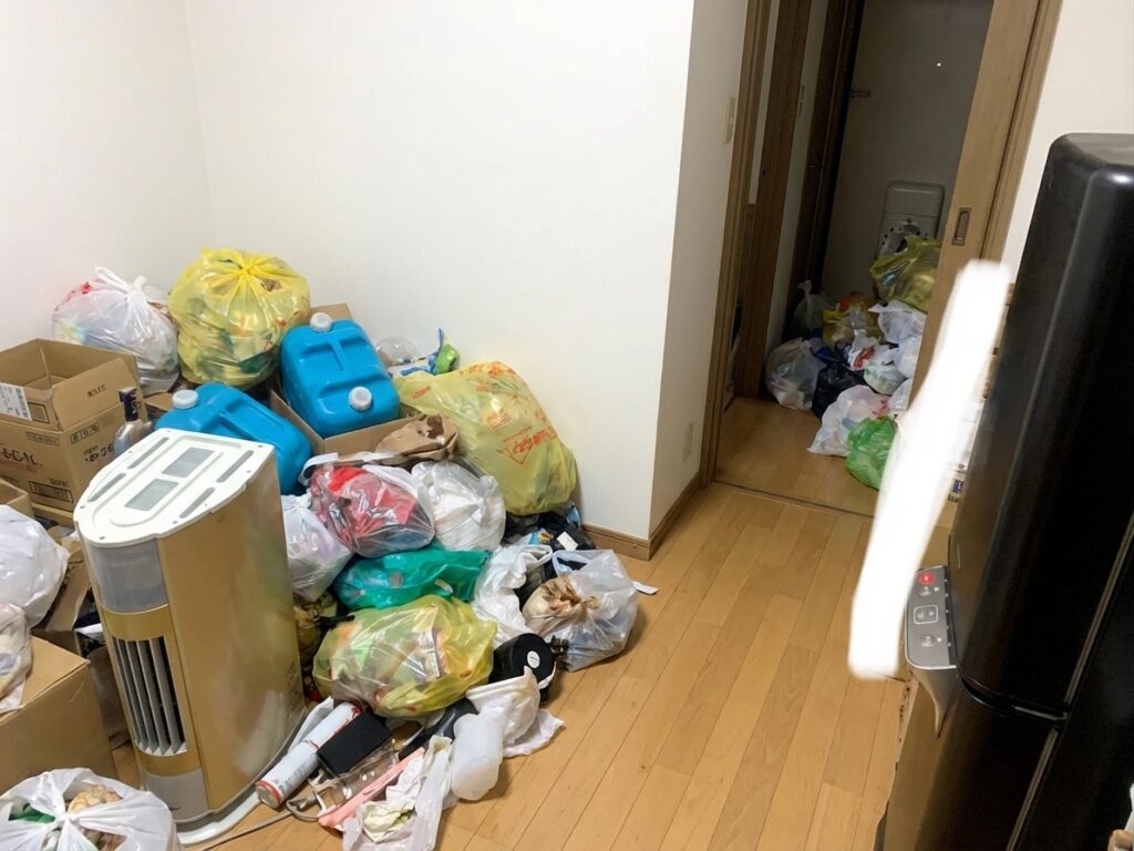 ゴミ屋敷片付け｜島根県吉賀町3LDKマンションＡ.Ｒ様の作業事例 Before