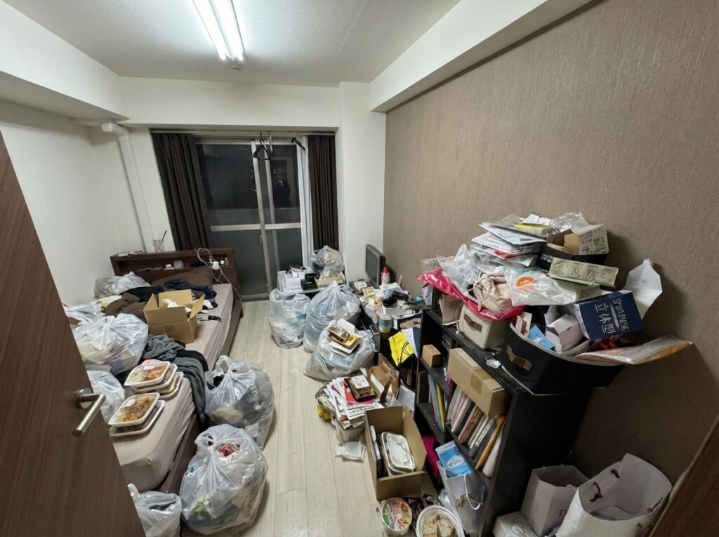 ゴミ屋敷片付け｜島根県美郷町1LDKアパートＭ.Ｔ様の作業事例 Before