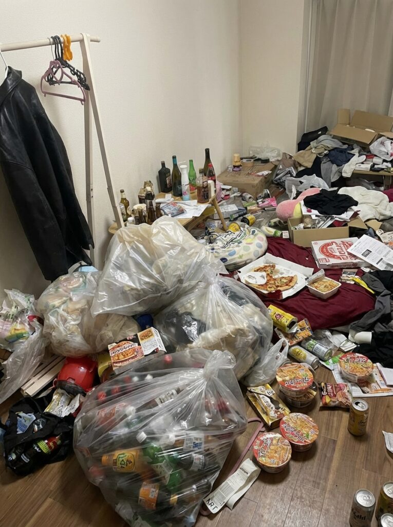 ゴミ屋敷片付け｜広島県呉市1DKアパートＯ.Ｈ様の作業事例 Before