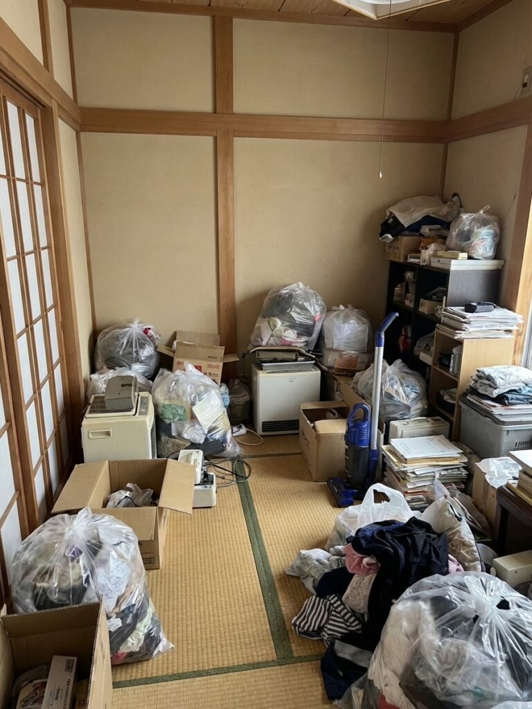 ゴミ屋敷片付け｜広島県庄原市3LDKマンションＭ.Ｔ様の作業事例 Before