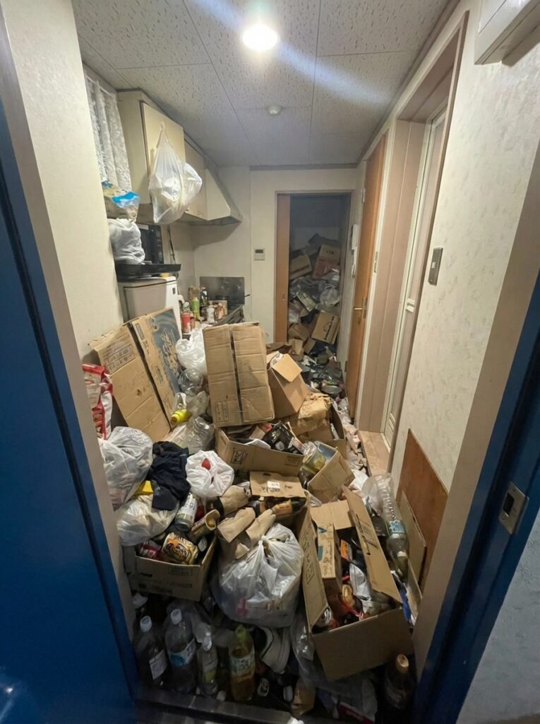 ゴミ屋敷片付け｜広島県東広島市1LDKマンションＡ.Ａ様の作業事例 Before