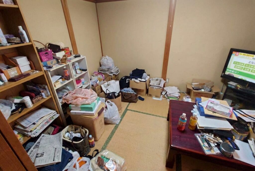 ゴミ屋敷片付け｜広島県江田島市2KアパートＵ.Ｊ様の作業事例 Before