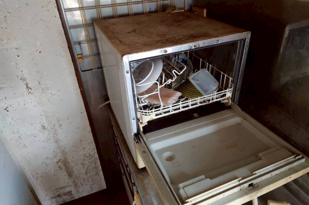 遺品整理｜徳島県東みよし町1R（ワンルーム）マンションＯ.Ｍ様の作業事例 Before