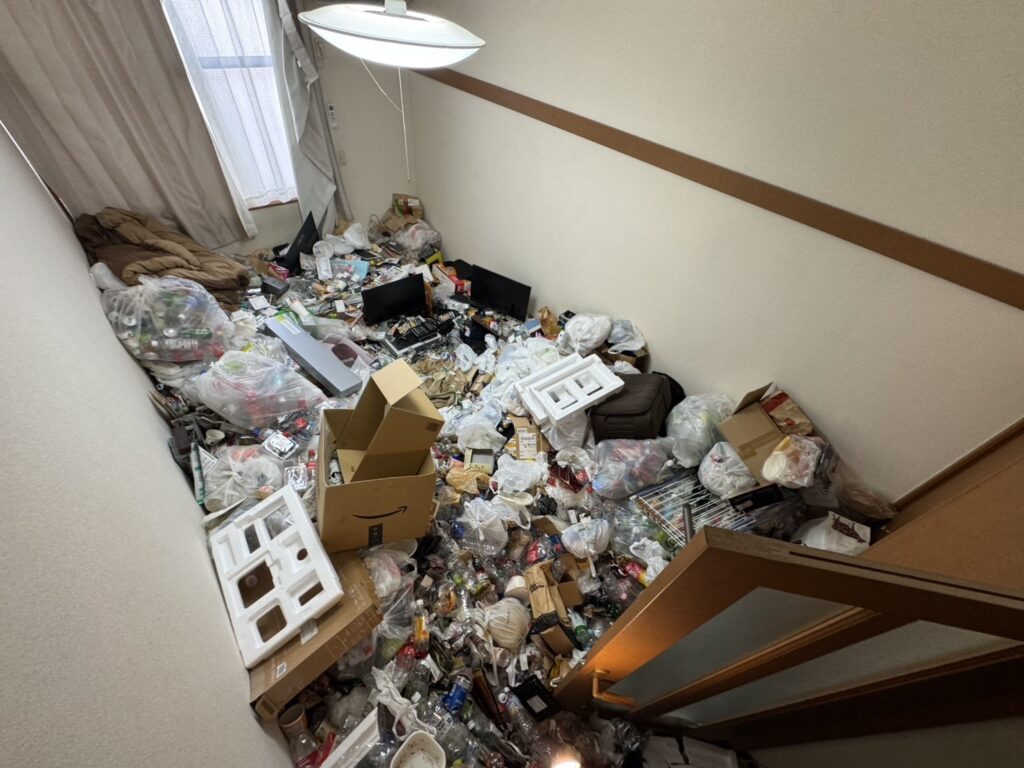 ゴミ屋敷片付け｜熊本県玉名市2DKマンションＦ.Ｅ様の作業事例 Before