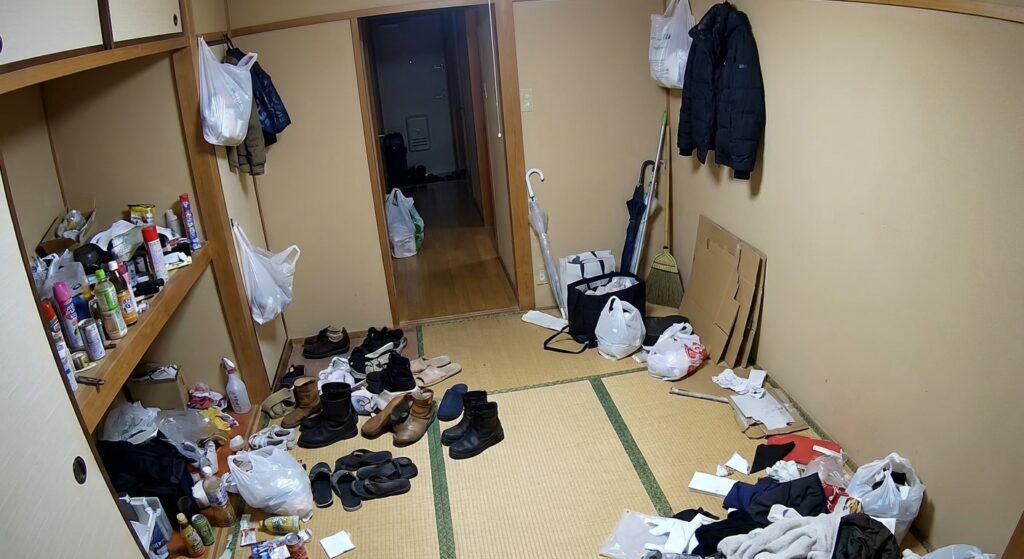 ゴミ屋敷片付け｜香川県琴平町2KマンションＨ.Ｒ様の作業事例 Before