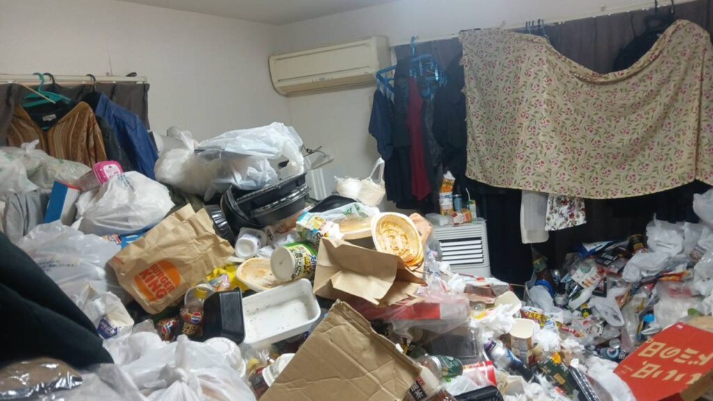 ゴミ屋敷片付け｜高知県安芸市2DKアパートＮ.Ｒ様の作業事例 Before