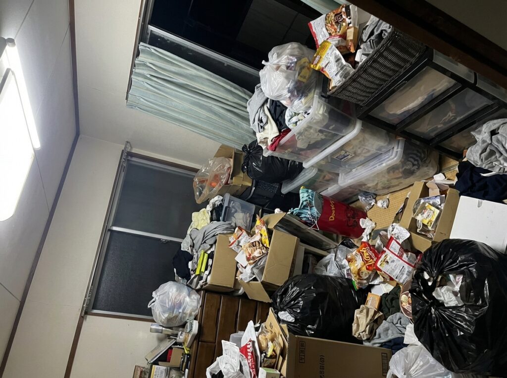 鹿児島県南さつま市2DKマンションA様のゴミ屋敷片付け事例 Before