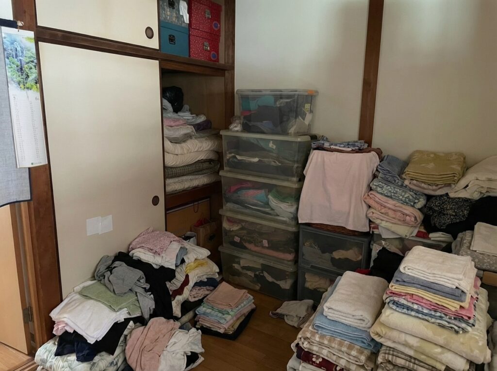 鹿児島県奄美市1DKマンションU様のゴミ屋敷片付け事例 Before