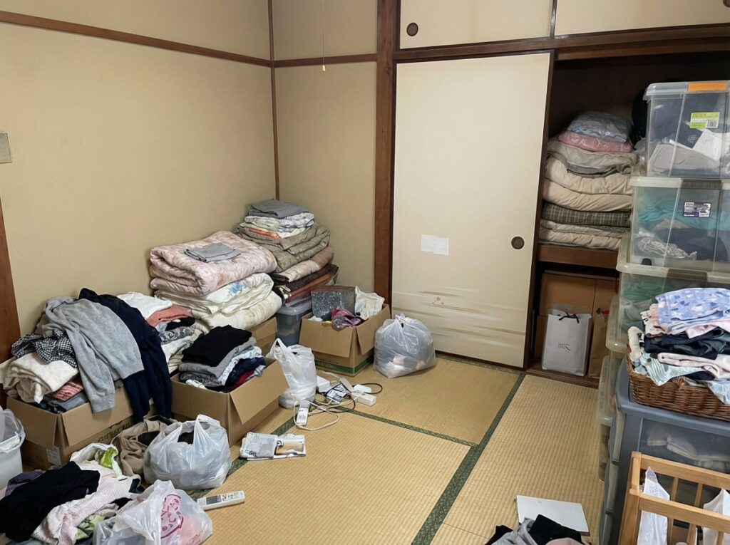 鹿児島県南九州市2DKアパートO様のゴミ屋敷片付け事例 Before