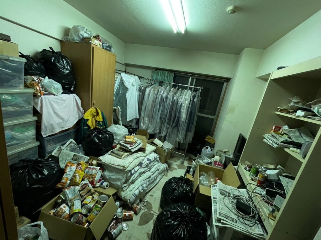 鹿児島県伊佐市4LDK戸建てG様のゴミ屋敷片付け事例 Before