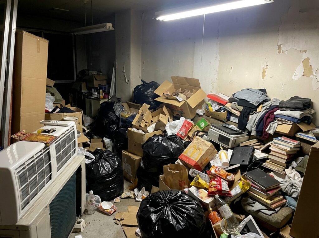 鹿児島県湧水町1KマンションK様のゴミ屋敷片付け事例 Before
