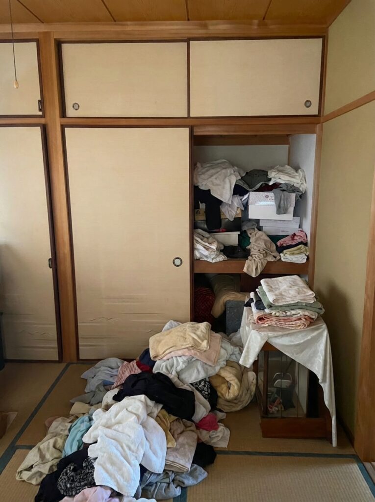 鹿児島県中種子町2DKアパートU様のゴミ屋敷片付け事例 Before