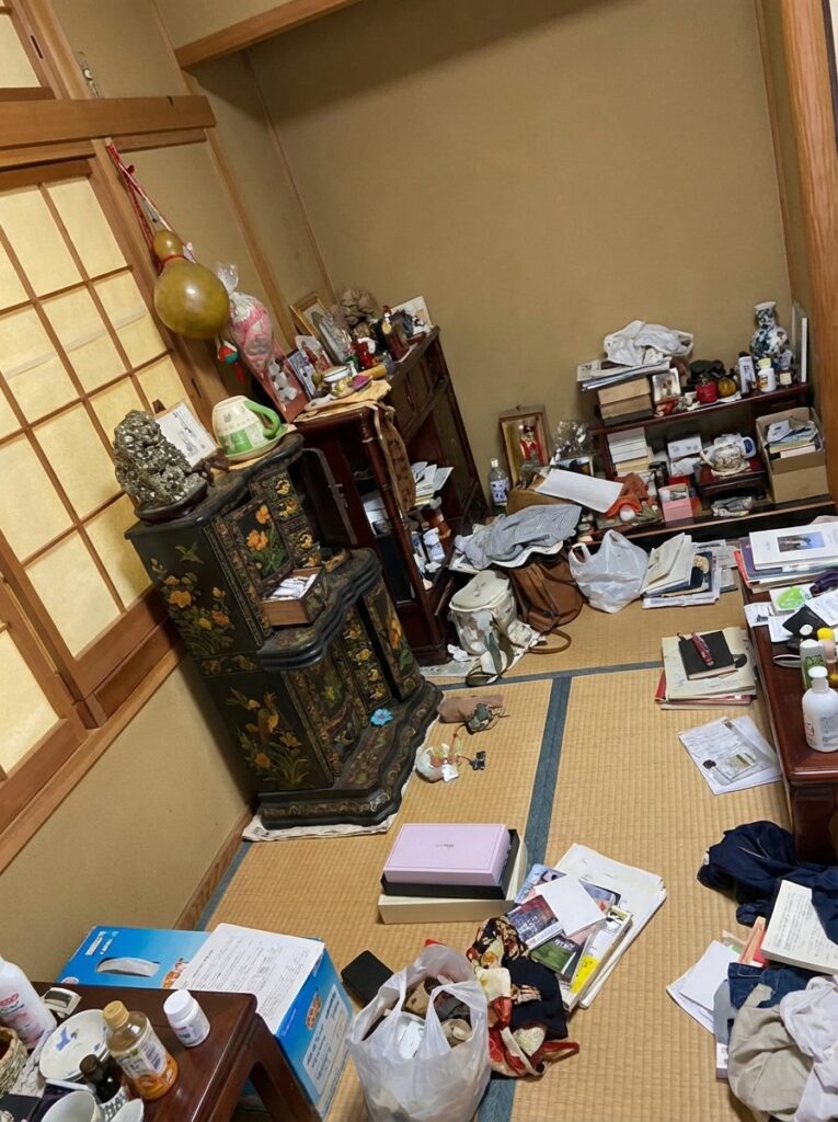 鹿児島県屋久島町1KアパートM様のゴミ屋敷片付け事例 Before