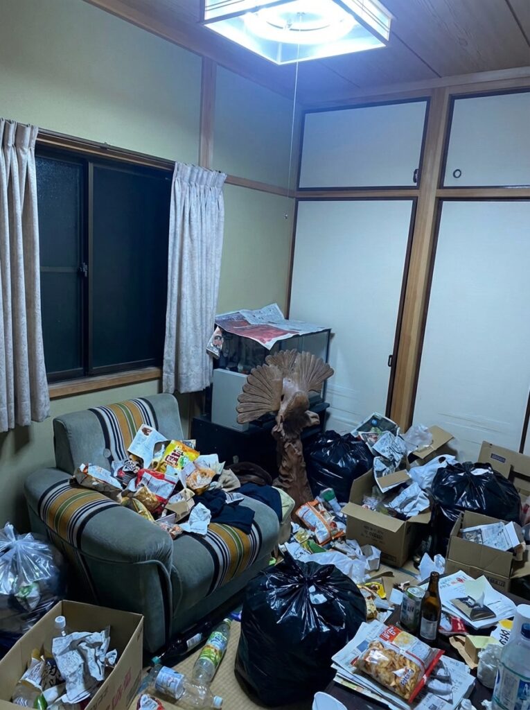 鹿児島県大和村1LDKマンションT様のゴミ屋敷片付け事例 Before