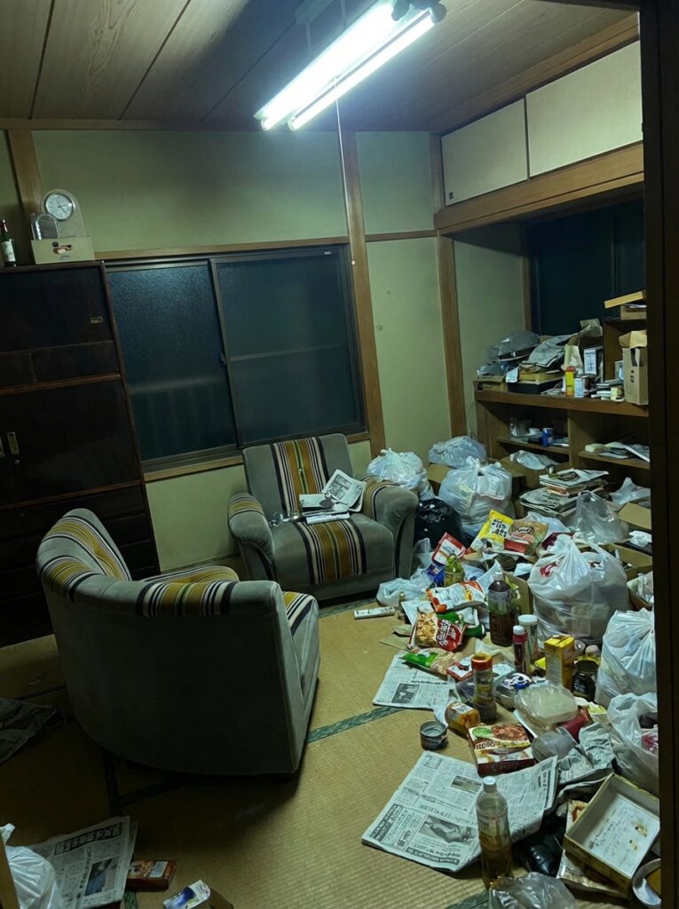 鹿児島県瀬戸内町3LDK戸建てE様のゴミ屋敷片付け事例 Before
