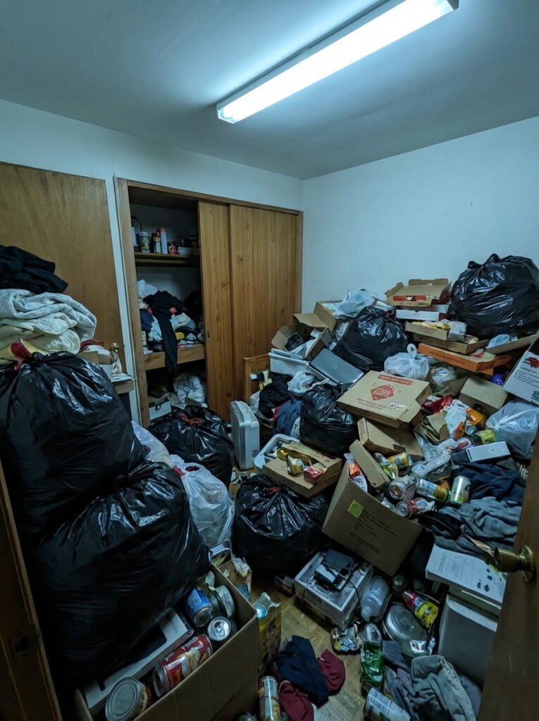 鹿児島県与論町4LDK戸建てO様のゴミ屋敷片付け事例 Before