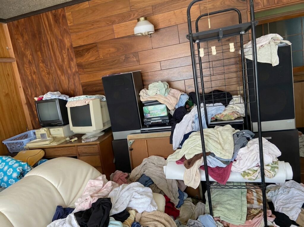 沖縄県石垣市2LDKマンションT様のゴミ屋敷片付け事例 Before