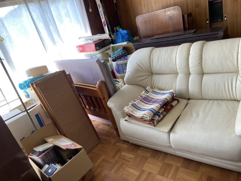 沖縄県浦添市2LDK戸建てO様のゴミ屋敷片付け事例 Before