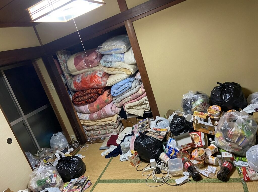 沖縄県豊見城市1DKマンションS様のゴミ屋敷片付け事例 Before