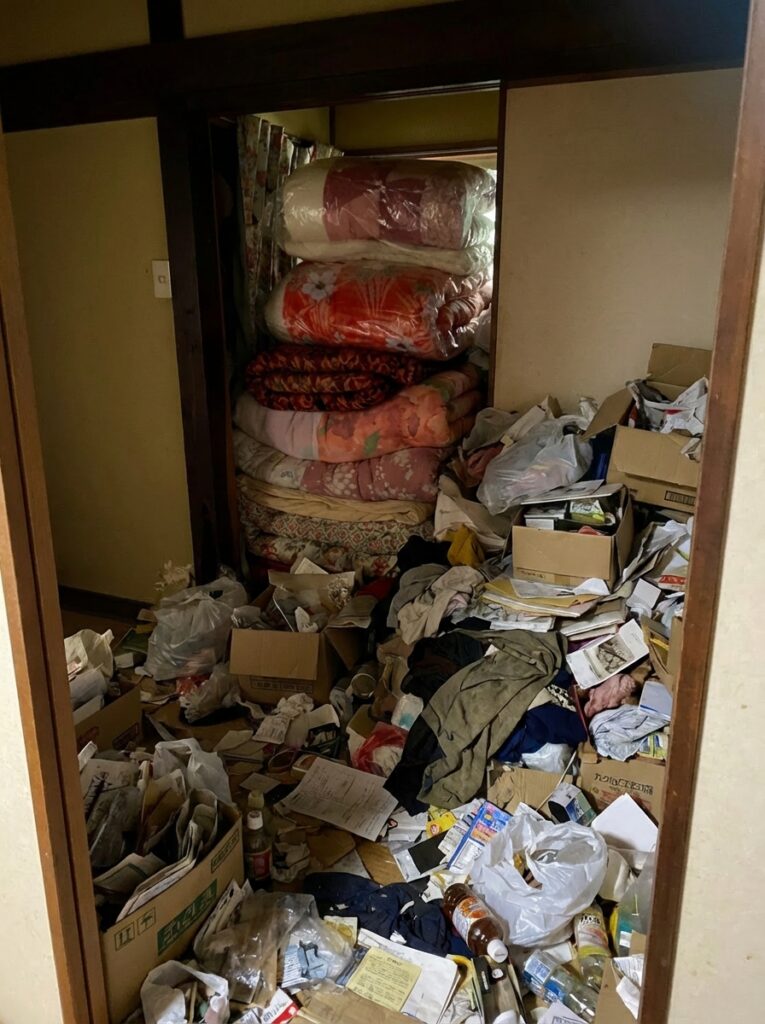 沖縄県うるま市4LDK戸建てU様のゴミ屋敷片付け事例 Before