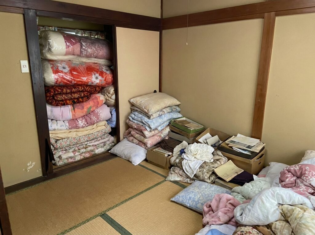 沖縄県うるま市4LDK戸建てI様のゴミ屋敷片付け事例 Before