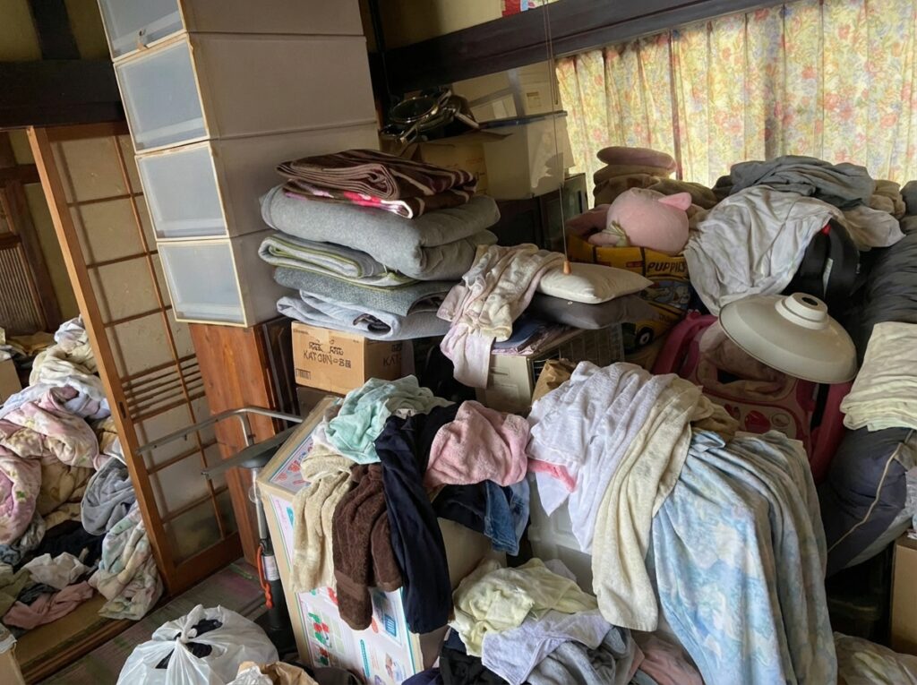 沖縄県宮古島市5LDK以上戸建てS様のゴミ屋敷片付け事例 Before