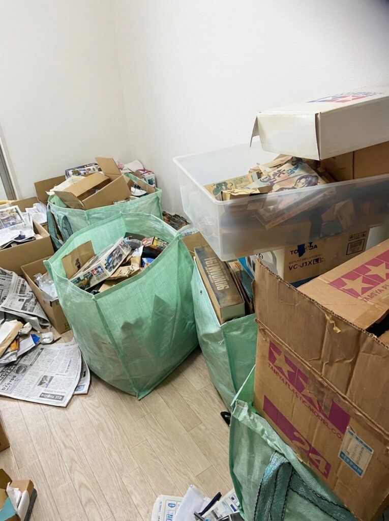 沖縄県南城市2DKアパートT様のゴミ屋敷片付け事例 Before