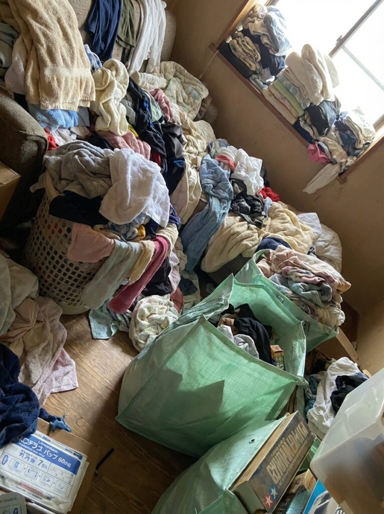 沖縄県南城市1LDKアパートN様のゴミ屋敷片付け事例 Before