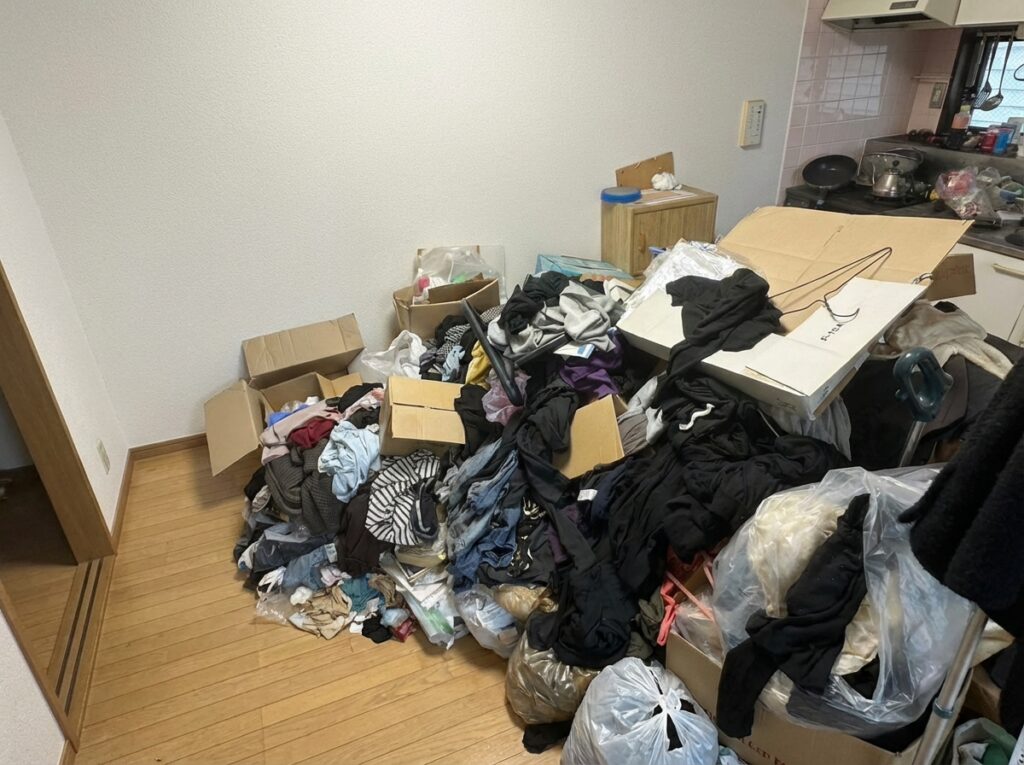 沖縄県宜野座村4LDK戸建てU様のゴミ屋敷片付け事例 Before