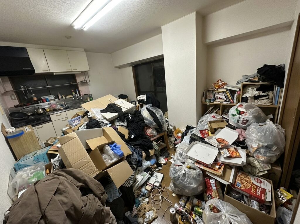 沖縄県宜野座村2LDK戸建てW様のゴミ屋敷片付け事例 Before