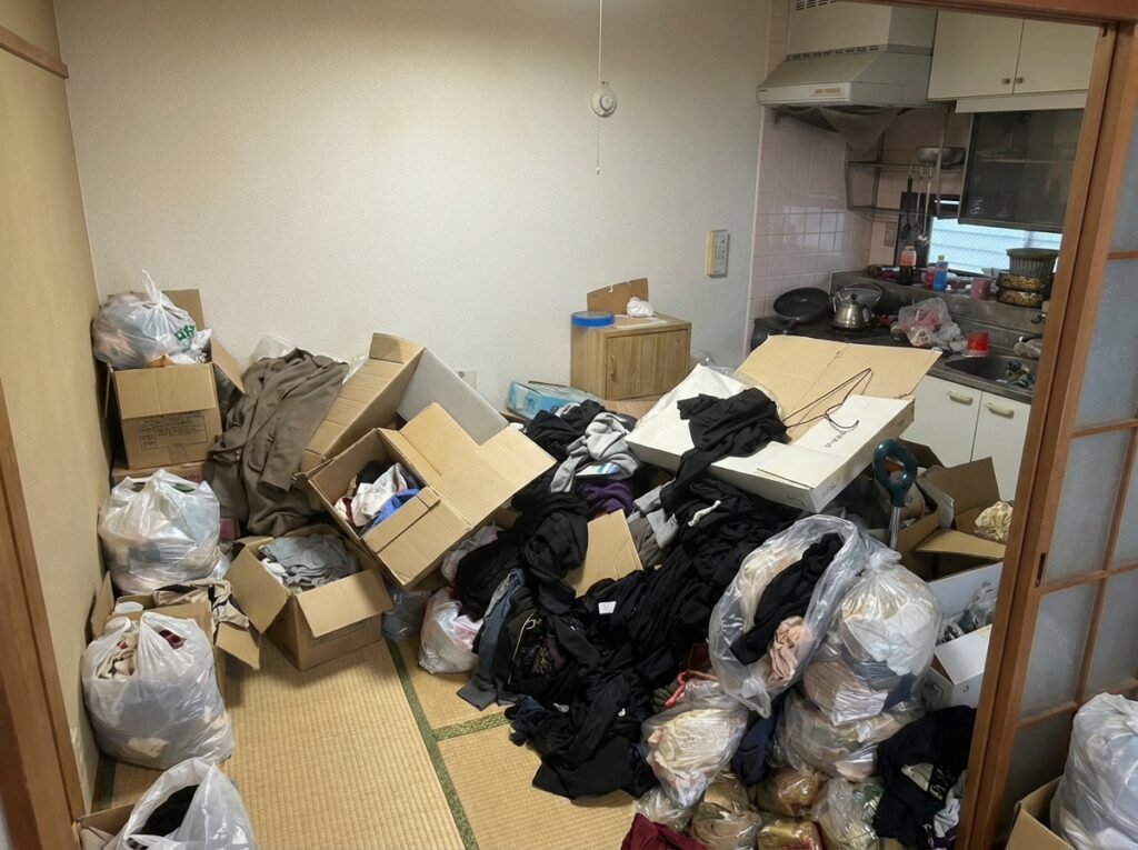 沖縄県読谷村4LDK戸建てM様のゴミ屋敷片付け事例 Before