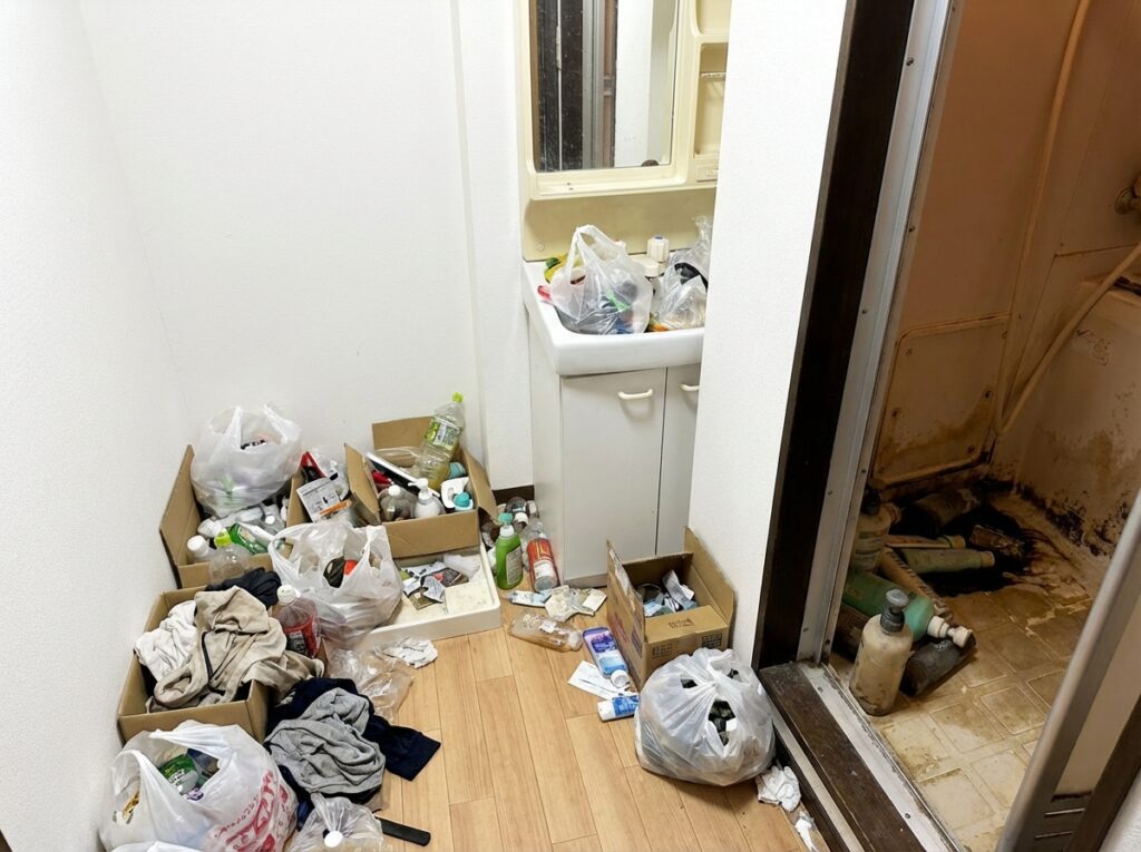 沖縄県北中城村1DKマンションW様のゴミ屋敷片付け事例 Before