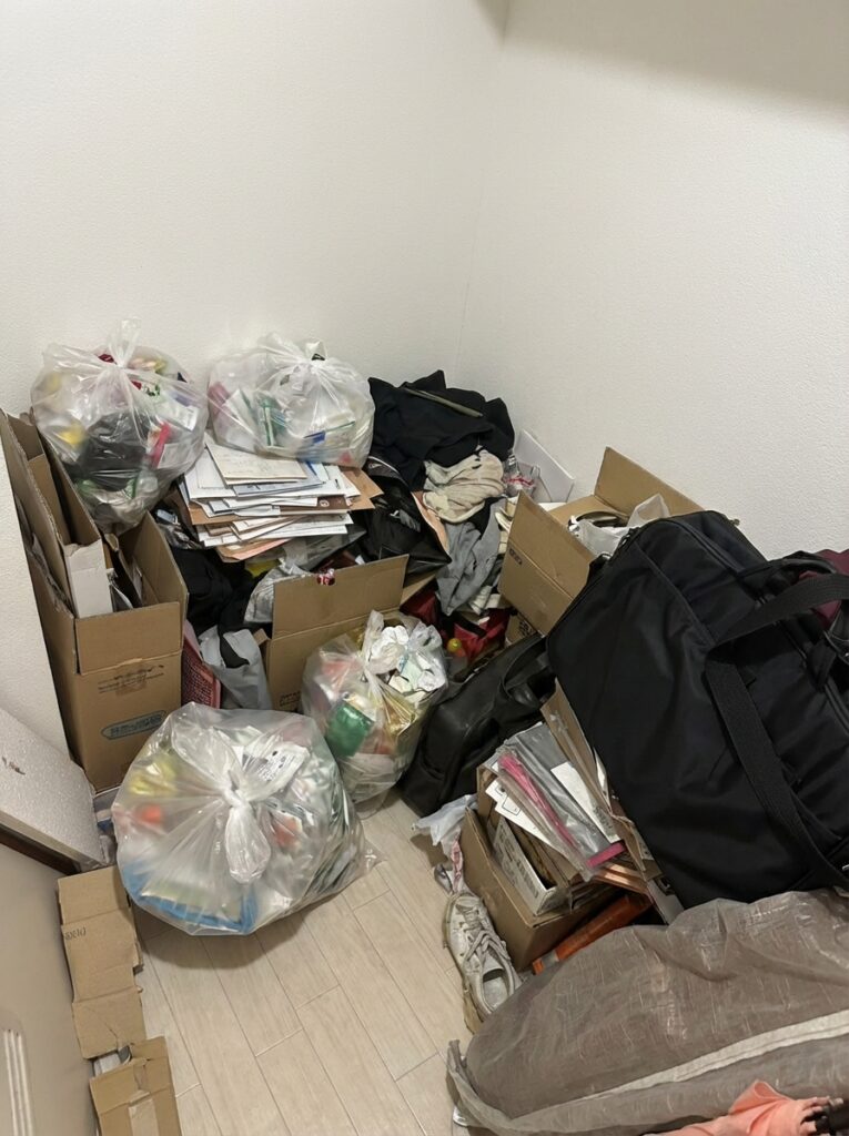 沖縄県南風原町3LDKマンションY様のゴミ屋敷片付け事例 Before