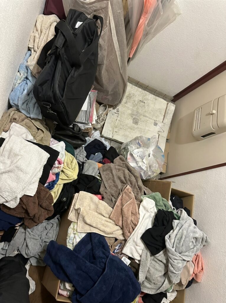 沖縄県八重瀬町3LDK戸建てK様のゴミ屋敷片付け事例 Before