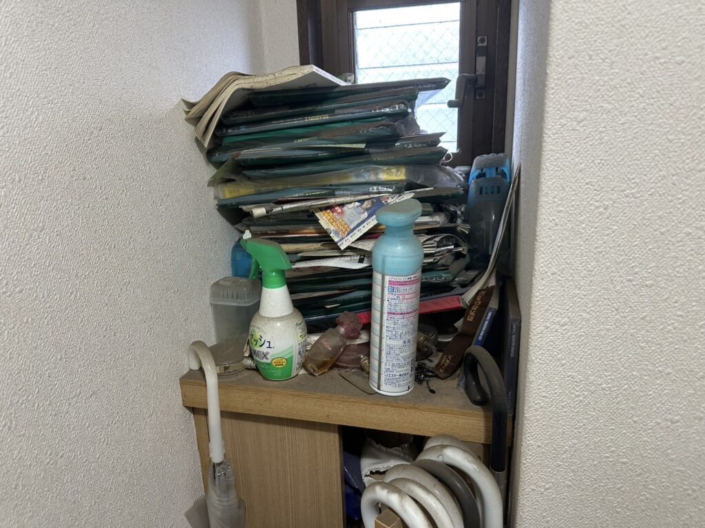沖縄県久米島町1DKアパートK様のゴミ屋敷片付け事例 Before