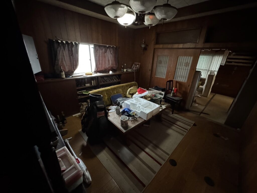 沖縄県渡名喜村4LDK戸建てO様のゴミ屋敷片付け事例 Before