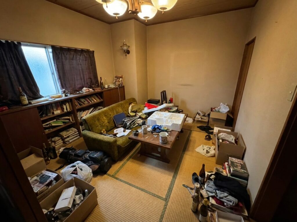 沖縄県北大東村1DKマンションS様のゴミ屋敷片付け事例 Before