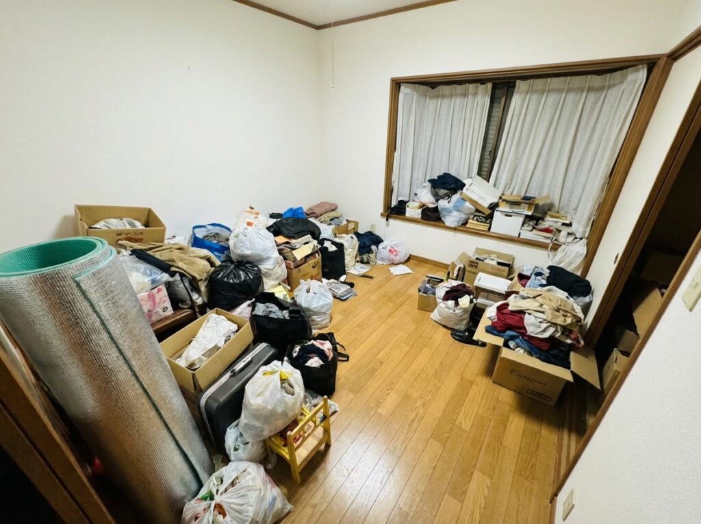 沖縄県北大東村2LDKアパートK様のゴミ屋敷片付け事例 Before